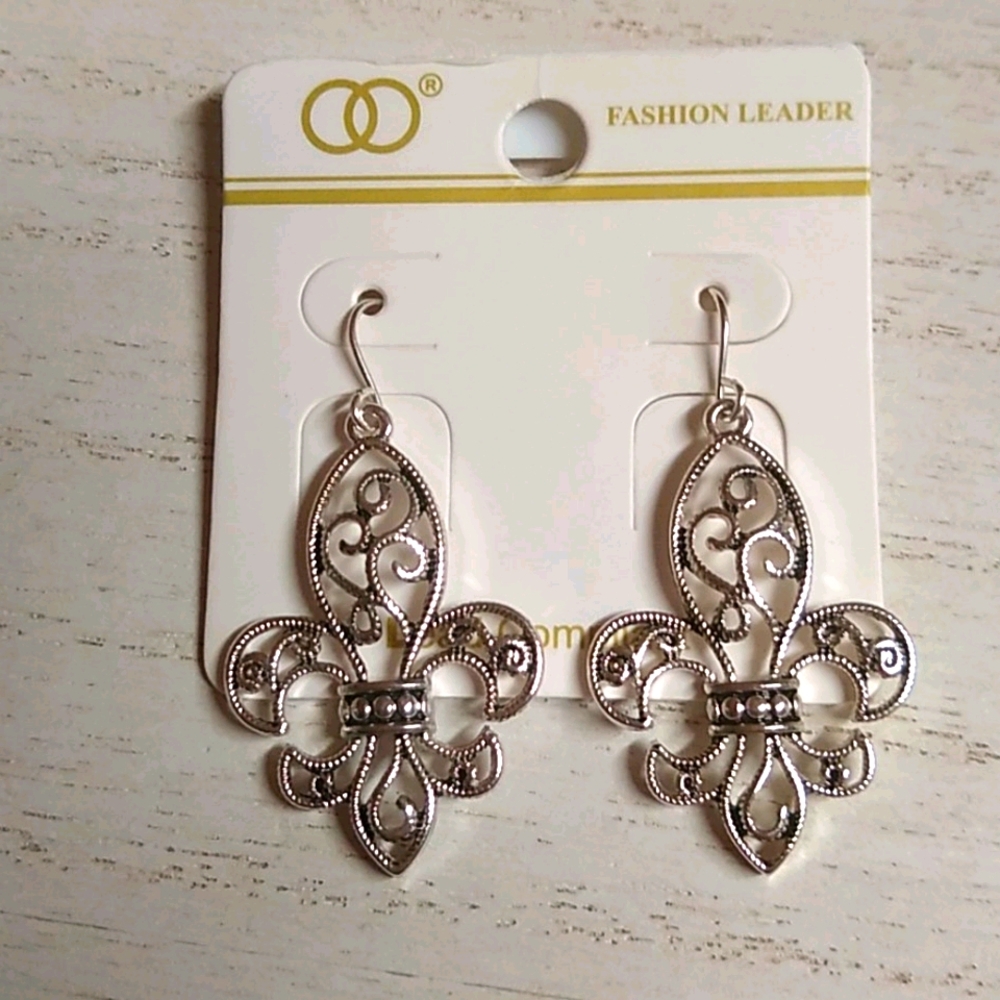 😻 3 For $15 Silver Fleur de Lis Filigree Dangles